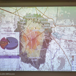 Mapka Białegostoku z oznaczonymi basenami na prezentacji multimedialnej