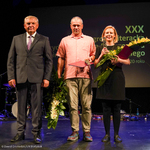Prezydent Tadeusz Truskolaski, Piotr Janicki i Joanna Bociąg na scenie