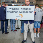 Zastępca Prezydenta Rafał Rudnicki na warszawskim lotnisku oczekujący na powitanie olimpijczyków