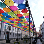 Kolorowe parasole nad ulicą Kilińskiego