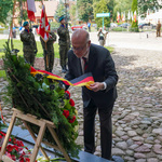 Wieniec pod Pomnikiem Obrońców Getta składa przedstawiciel Ambasady Republiki Federalnej Niemiec Robert von Rimscha