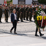Wiceprzewodnicząca Rady Miasta 
Katarzyna Kisielewska-Martyniuk składa wieniec pod pomnikiem Józefa Piłsudskiego