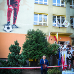 Prezydent Tadeusz Truskolaski przemawia do gości i uczniów