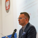 Zastępca Prezydenta Rafał Rudnicki przemawia z mównicy