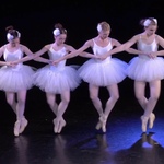 Cztery baletnice na scenie