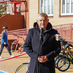 Prezydent Tadeusz Truskolaski przemawia do uczestników otwarcia miasteczka ruchu drogowego