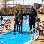 Dyrektorka szkoły, uczeń i prezydent Tadeusz Truskolaski