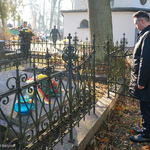 Zastępca prezydenta Przemysław Tuchliński oddaje hołd przy grobie