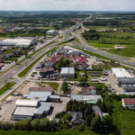 Widok z góry na drogi asfaltowe