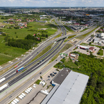 Widok z góry na drogi asfaltowe