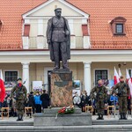 Uroczystość pod pomnikiem Marszałka Józefa Piłsudskiego