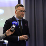Zastępca Prezydenta Rafał Rudnicki przemawia podczas otwarcia szlaku