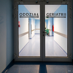 Drzwi wejściowe na oddział geriatrii