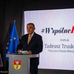 Prezydent Miasta Tadeusz Truskolaski przemawia z mównicy