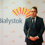 Do mikrofonu przemawia Zastępca Prezydenta Przemysław Tuchliński