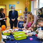 Prezydent Tadeusz Truskolaski odwiedza dzieci w przedszkolu