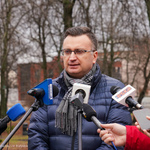 Zastępca prezydenta Rafał Rudnicki przemawia na konferencji