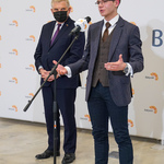 Uczeń II Liceum Ogólnokształcącego przemawia podczas spotkania z dyrektorami i uczniami najlepszych szkół w Białymstoku