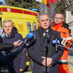 Dyrektor Wojewódzkiej Stacji Pogotowia Ratunkowego w Białymstoku Bogdan Kalicki odpowiada na pytania dziennikarzy