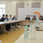 Zastępca prezydenta Przemysław Tuchliński na spotkaniu z przedstawicielami organizacji pozarządowych w sprawie pomocy ofiarom wojny na Ukrainie