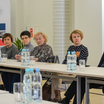 Przedstawiciele organizacji pozarządowych na spotkaniu poświęconym  pomocy ofiarom wojny na Ukrainie