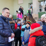 Zastępca prezydenta Rafał Rudnicki rozmawia z uczniami