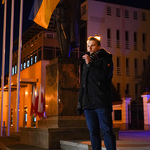Poseł na Sejm RP Krzysztof Truskolaski  przemawia podczas wiecu poparcia dla Ukrainy