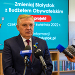 Prezydent Tadeusz Truskolaski odpowiada na pytania dziennikarzy podczas konferencji dotyczącej Budżetu Obywatelskiego 2023