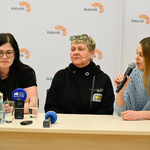 Olena Borsuk i Larysa Kislak Ukrainki z Charkowa. Obok siedzi tłumaczka Anna Ananczikowa
