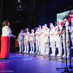 Występ chóru podczas obchodów Dnia Woli w Białostockim Teatrze Lalek.