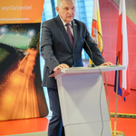 Prezydent Tadeusz Truskolaski przemawia podczas sesji Rady Miasta