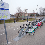 Rowery czekają na wypożyczających na stacji Biker