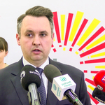Zastępca prezydenta Przemysław Tuchliński zabiera głos na konferencji prasowej