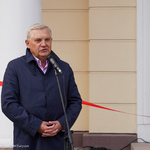 Prezydent Tadeusz Truskolaski przemawia podczas otwarcia nowej siedziby Galerii im. Sleńdzińskich