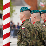 Żołnierze Wojska Polskiego podczas uroczystości z okazji Święta 3 Maja