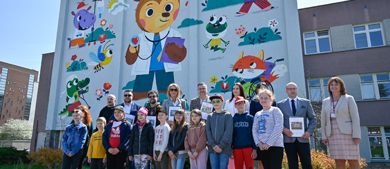 Zastępca prezydenta Rafał Rudnicki wraz z dziećmi i innymi uczestnikami wydarzenia