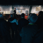 Ludzie zwiedzają Muzeum Pamięci Sybiru