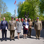 Zastępca prezydenta Przemysław Tuchliński wraz z uczestnikami uroczystości