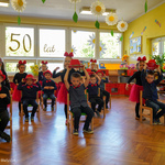 Występ dzieci podczas uroczystego apelu z okazji 50 - lecia przedszkola