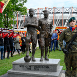 Warta honorowa przy pomniku 42 Pułku Piechoty