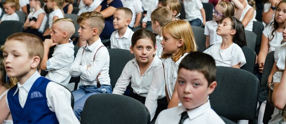 Dzieci podczas jubileuszu szkoły