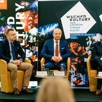 Trzech uczestników konferencji, w tym: zastępca prezydenta Rafał Rudnicki
