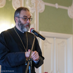 Duchowny przemawia podczas uroczystości