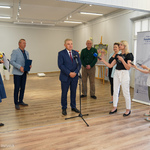 Prezydent Tadeusz Truskolaski odpowiada na pytania dziennikarzy podczas konferencji prasowej