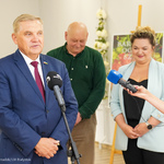 Prezydent Tadeusz Truskolaski odpowiada na pytania dziennikarzy podczas konferencji prasowej