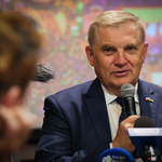 Prezydent Tadeusz Truskolaski odpowiada na pytania dziennikarzy podczas konferencji prasowej