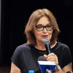 Dyrektor Białostockiego Ośrodka Kultury Grażyna Dworakowska odpowiada na pytania dziennikarzy