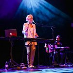 Reni Jusis podczas występu