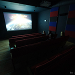 Projekcja filmu w nowej sali kinowej w Zespole Szkół Elektrycznych