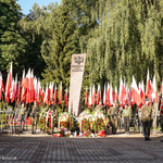 Warta honorowa i kompania honorowa Wojska Polskiego przy pomniku AK